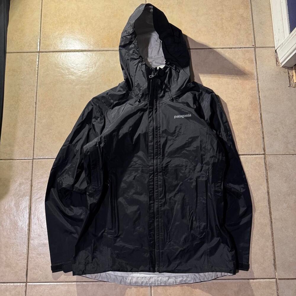 Vintage y2k patagonia black rain jacket Size M in Womens